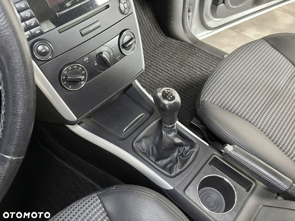 Mercedes-Benz Klasa A 170 BlueEFFICIENCY Avantgarde - 12
