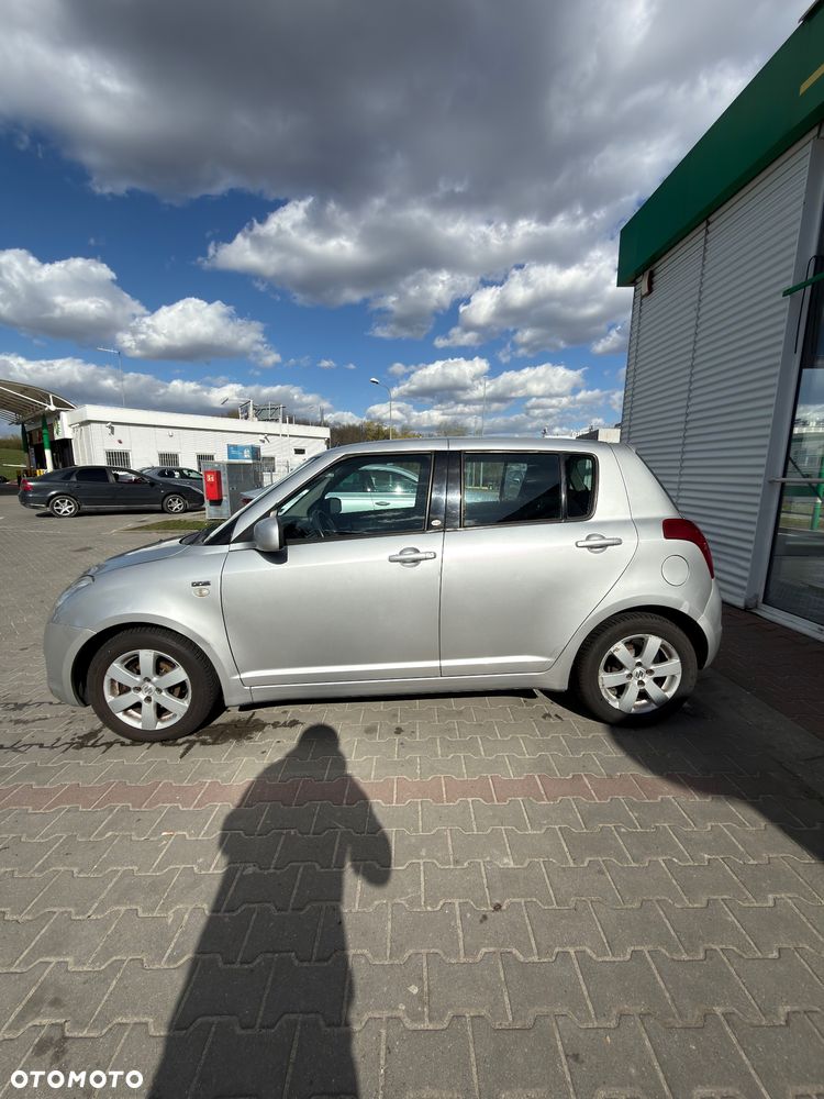 Suzuki Swift 1.3 DDiS Club - 4