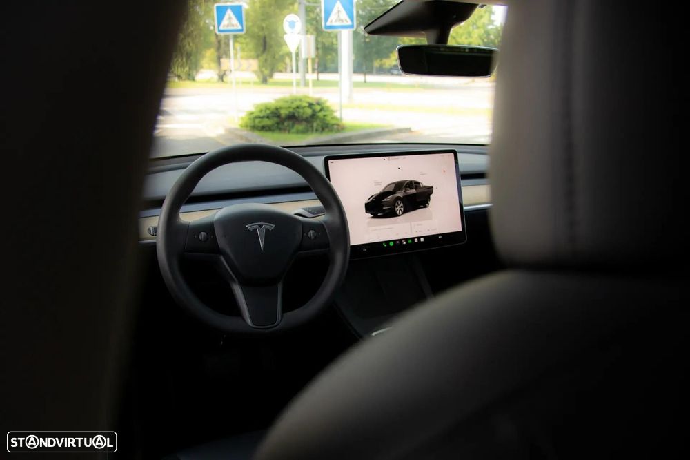 Tesla Model Y RWD - 25