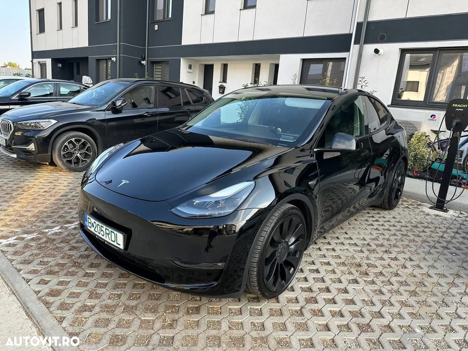 Tesla Model Y - 1
