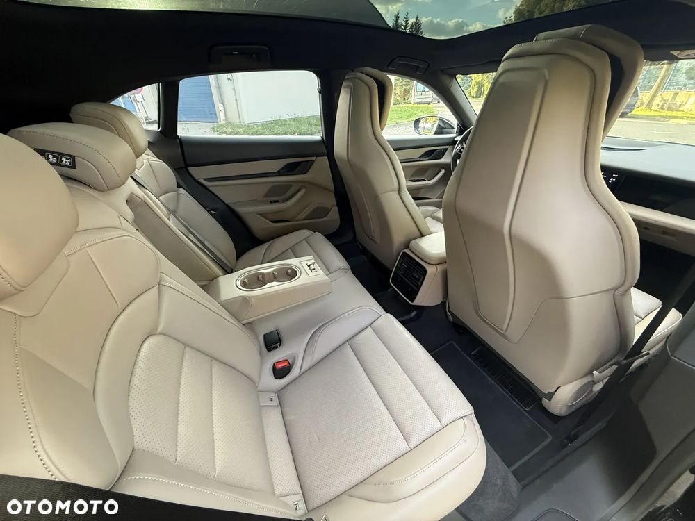 Porsche Taycan 4 Cross Turismo - 15