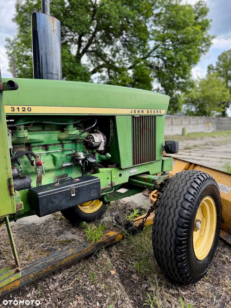 John Deere 3120 - 7
