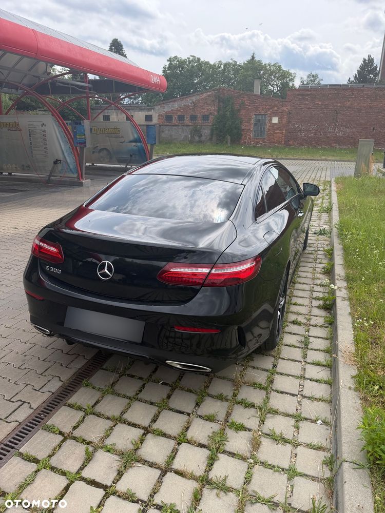 Mercedes-Benz Klasa E 300 9G-TRONIC - 4