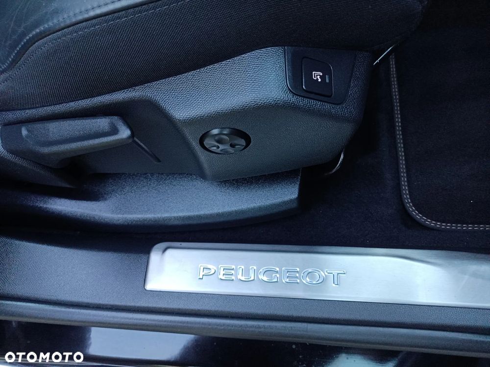 Peugeot 5008 BlueHDi 180 EAT8 GT - 25