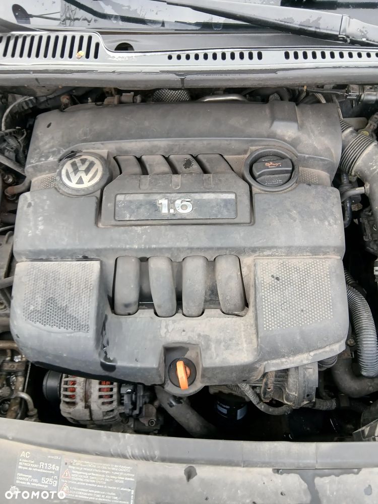 Volkswagen Touran 1.6 Conceptline - 23