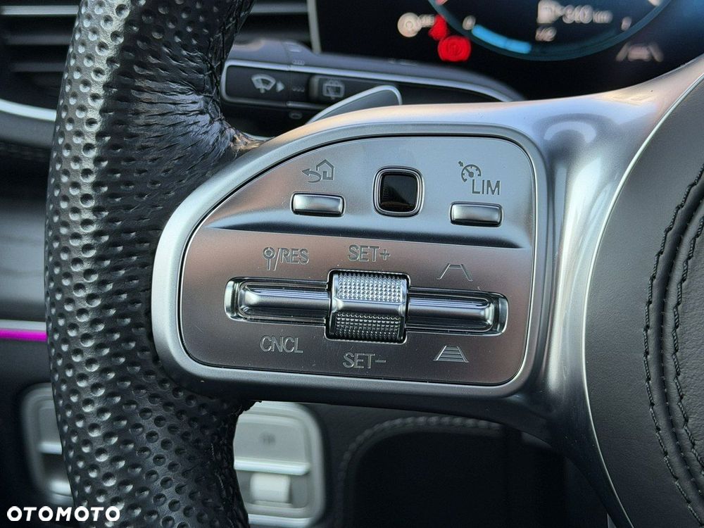 Mercedes-Benz GLS - 22