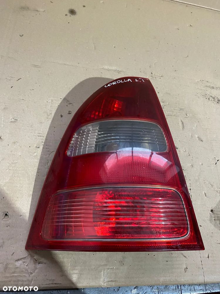LAMPA LEWA TYŁ TYLNA TOYOTA COROLLA E12 KOMBI EUROPA