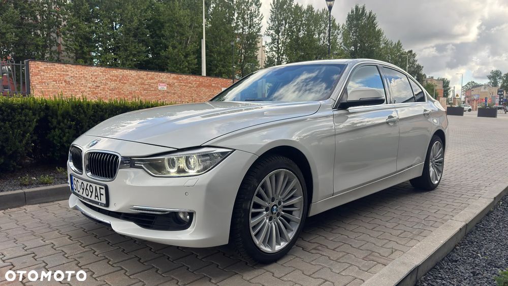 BMW Seria 3 328i Luxury Line - 13