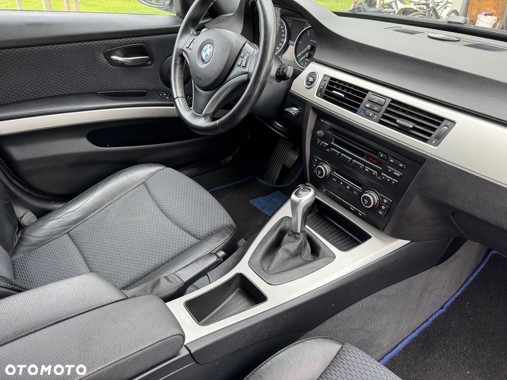 BMW Seria 3 320d DPF Touring - 27