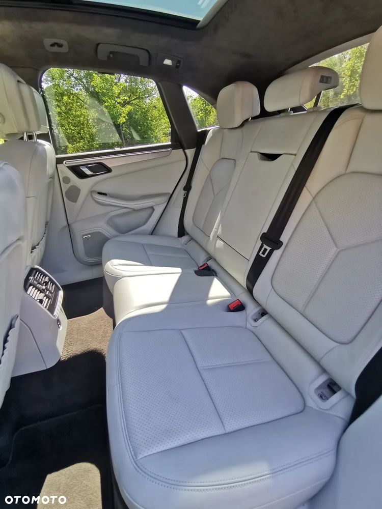 Porsche Macan Turbo - 14
