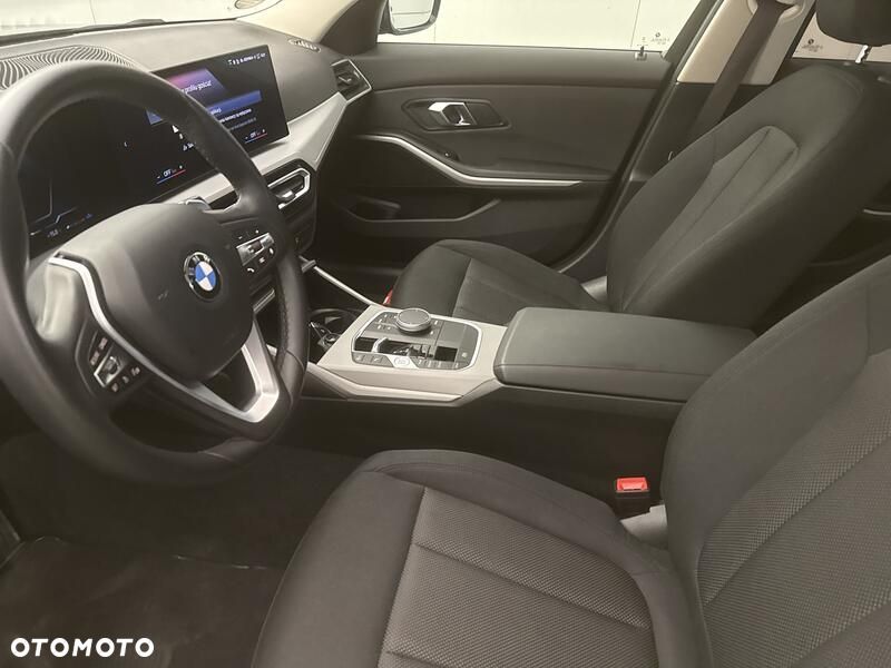 BMW Seria 3 320d mHEV - 11