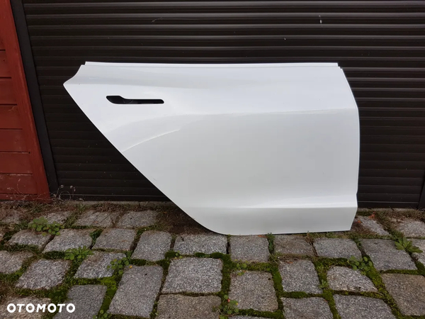 TESLA 3 DRZWI PRAWE TYLNE