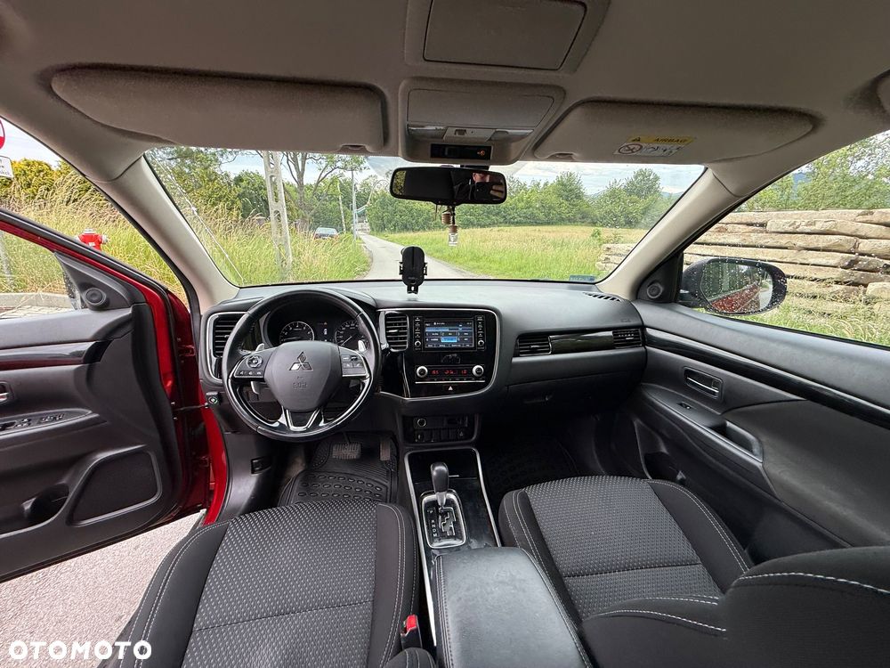 Mitsubishi Outlander 2.0 Intense + Navi 4WD CVT - 9