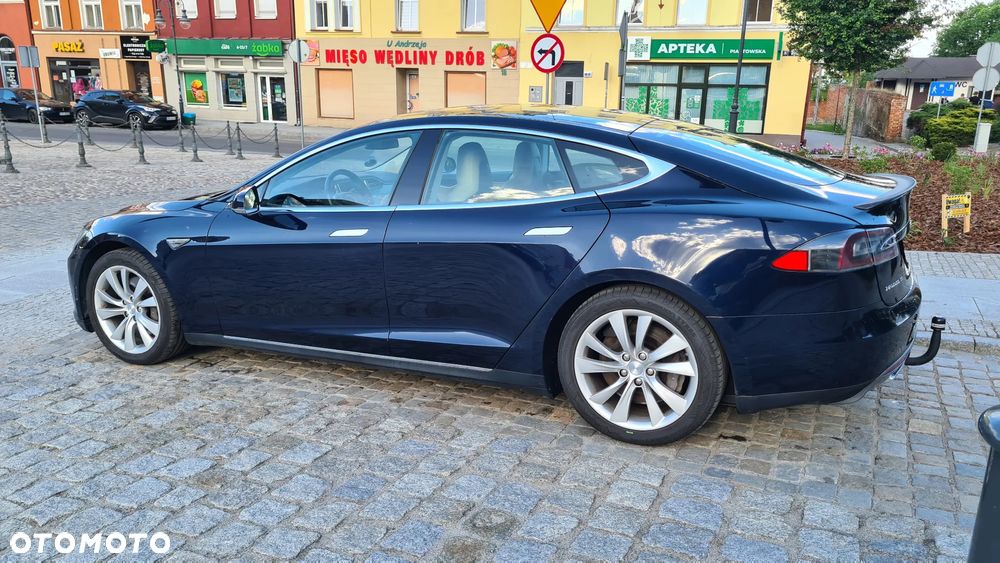 Tesla Model S - 11