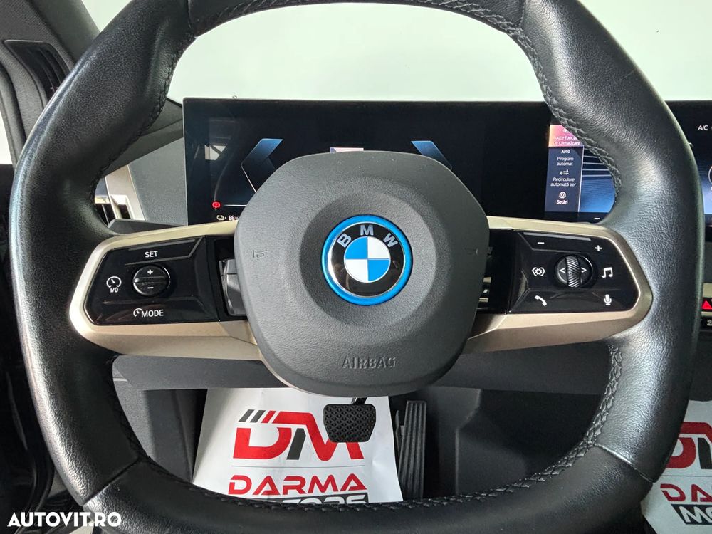 BMW iX - 13