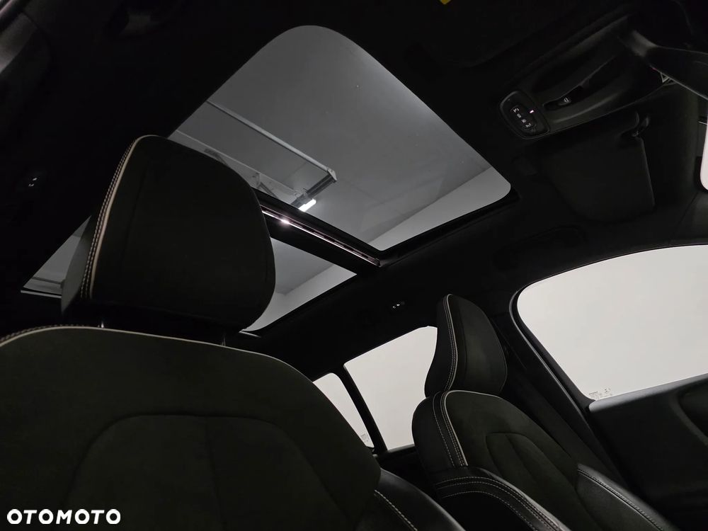 Volvo XC 40 D3 SCR R-Design - 27