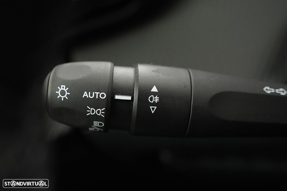 Peugeot 2008 1.2 PureTech Allure - 16