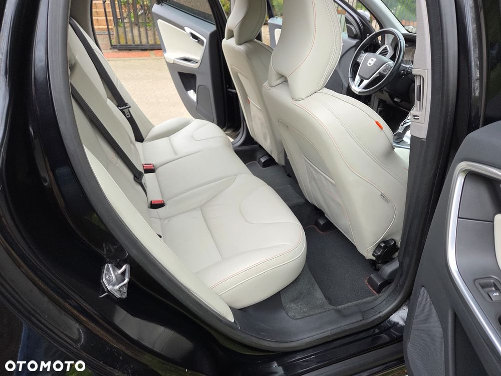 Volvo XC 60 D4 Drive-E Ocean Race - 9