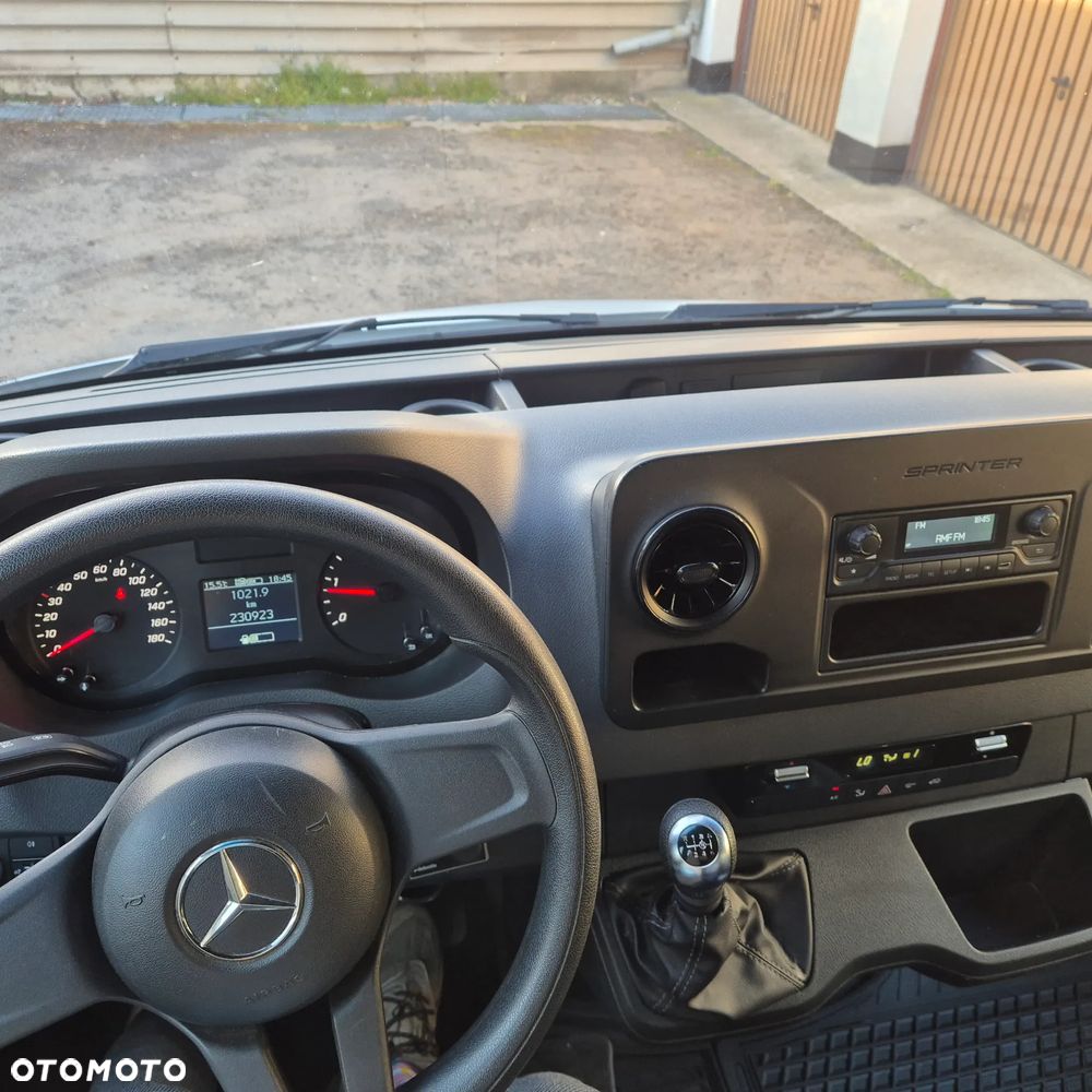 Mercedes-Benz Sprinter - 13