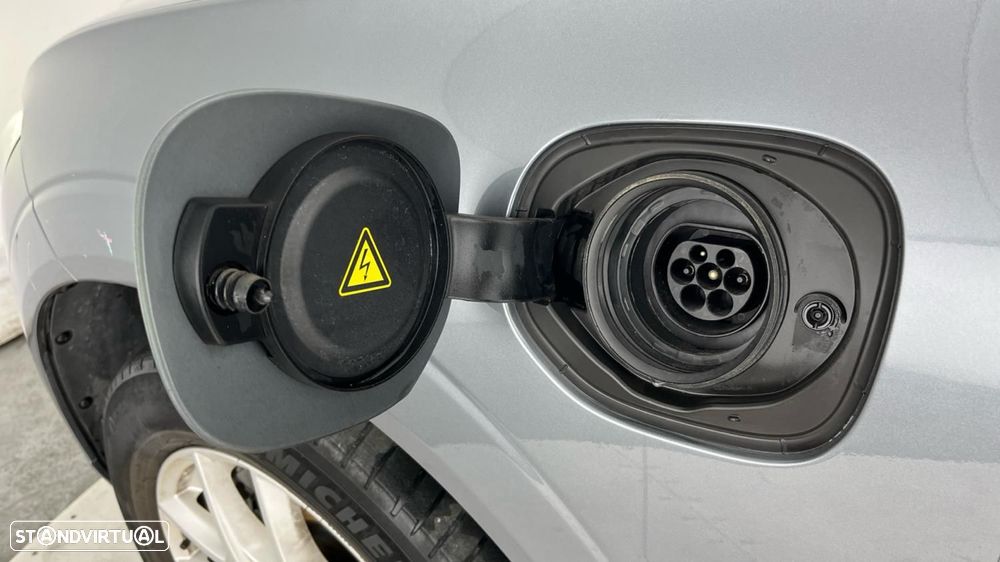 Volvo XC 60 2.0 T8 PHEV Momentum Plus AWD - 21