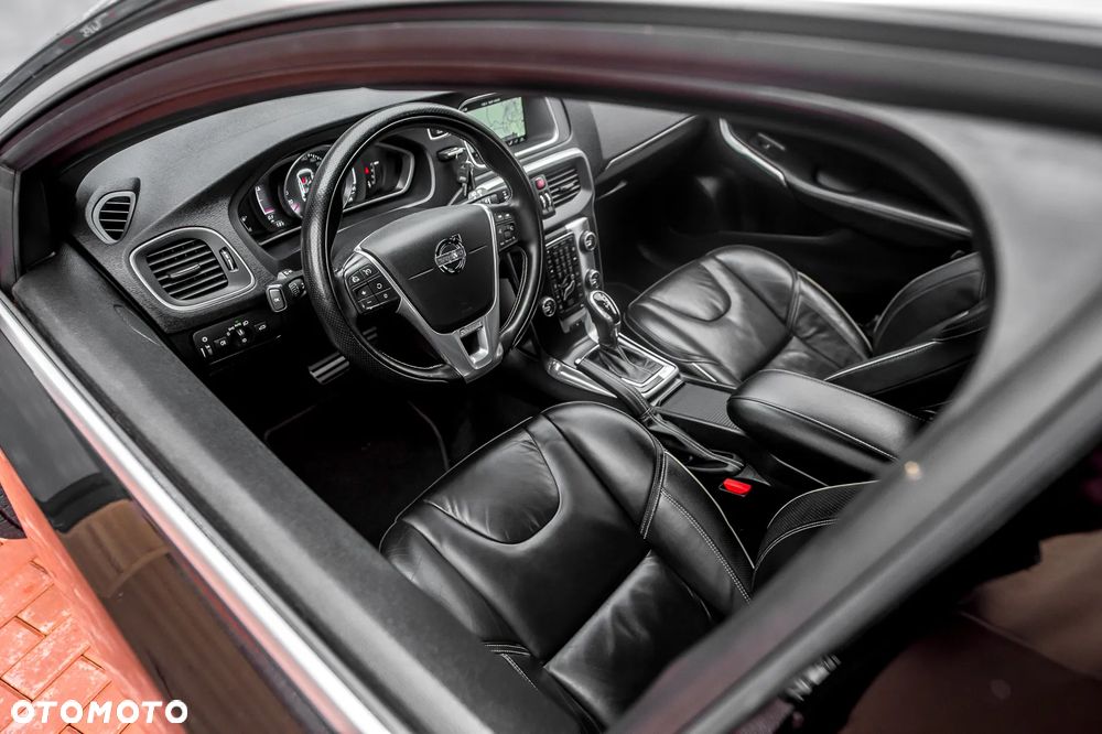 Volvo V40 D4 Drive-E R-Design Momentum - 16