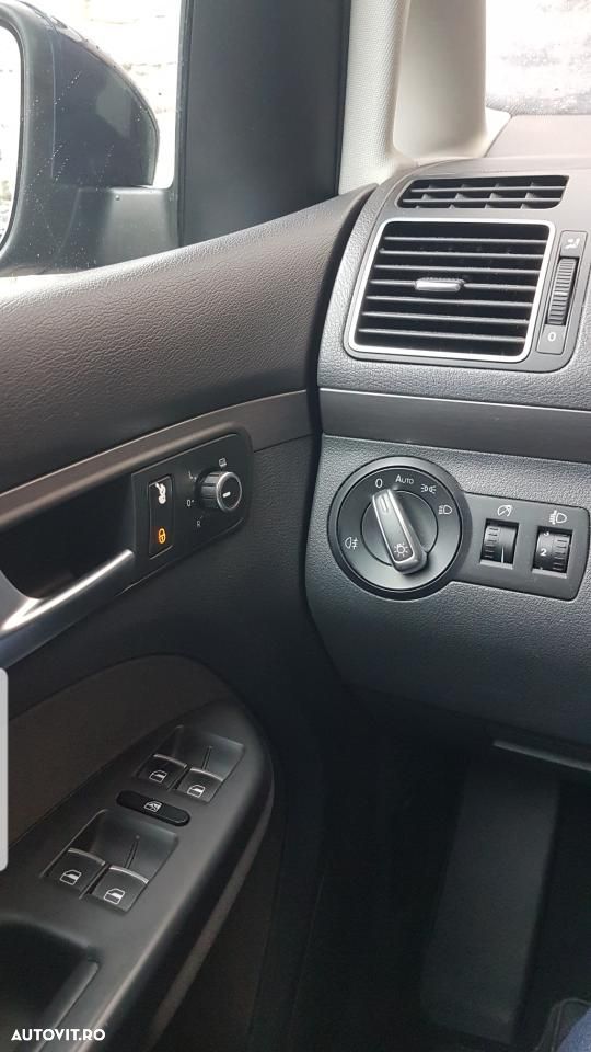 Volkswagen Touran 1.6 TDI DPF BlueMotion Technology Comfortline - 8