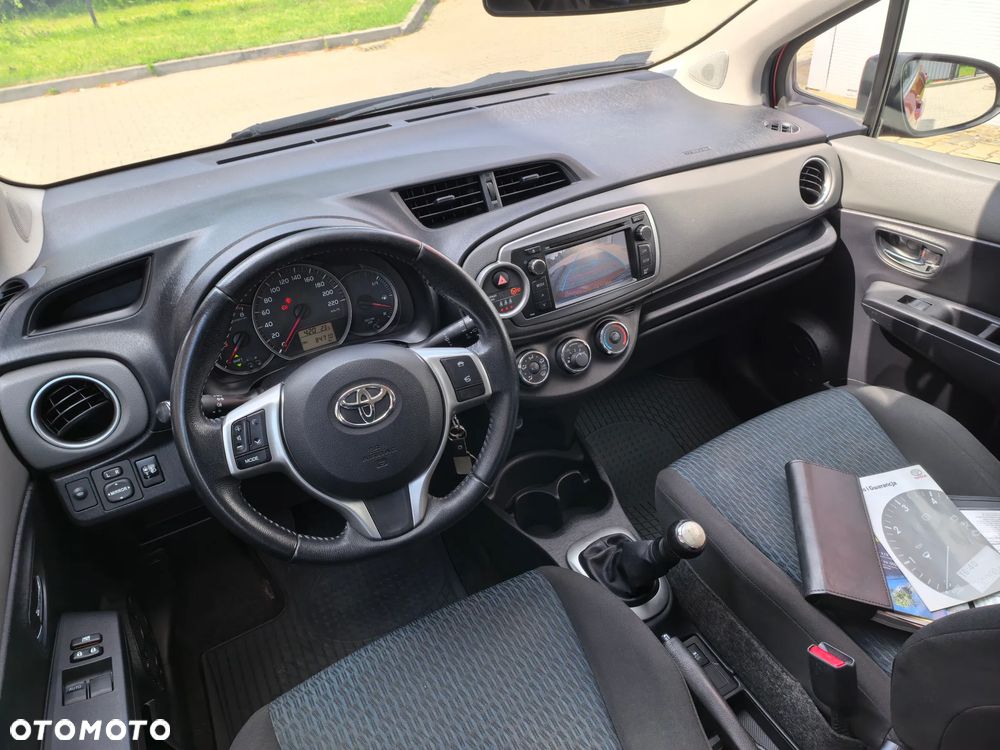 Toyota Yaris 1.0 Premium - 11