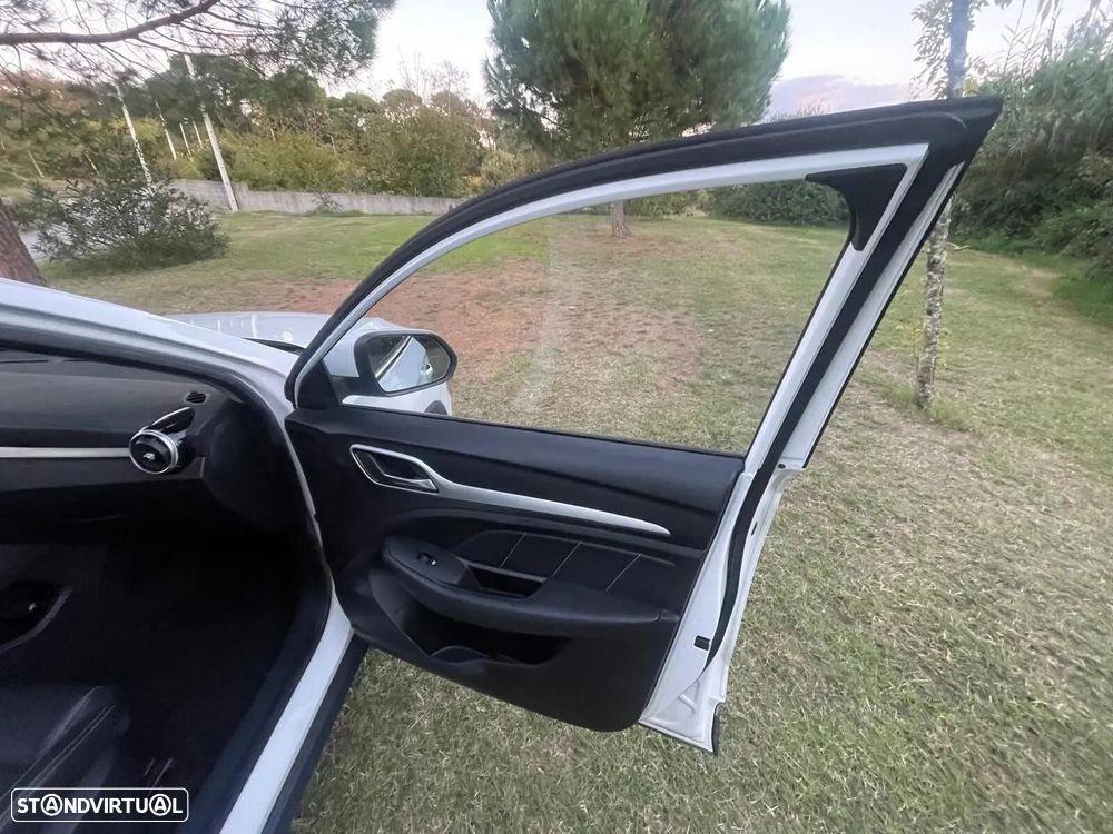 MG ZS Luxury - 51