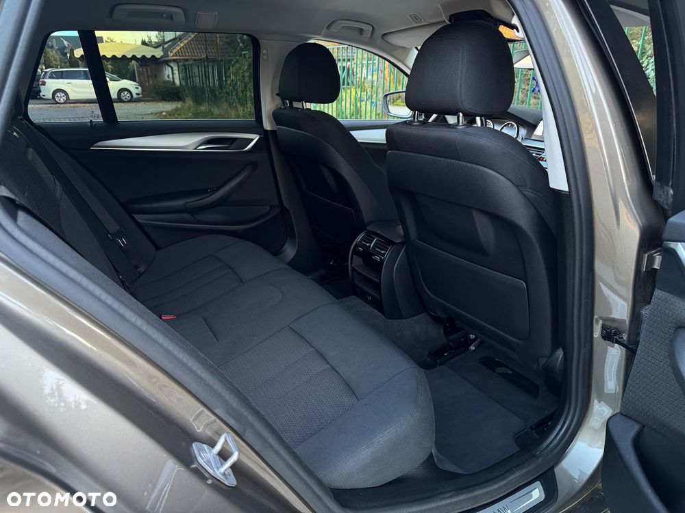 BMW Seria 5 520d xDrive Touring - 11