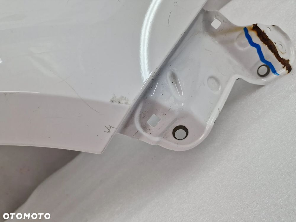 TOYOTA COROLLA E21 HB PRAWY BŁOTNIK PRZEDNI PRZÓD , NR AUKCJI BŁ46 - 8