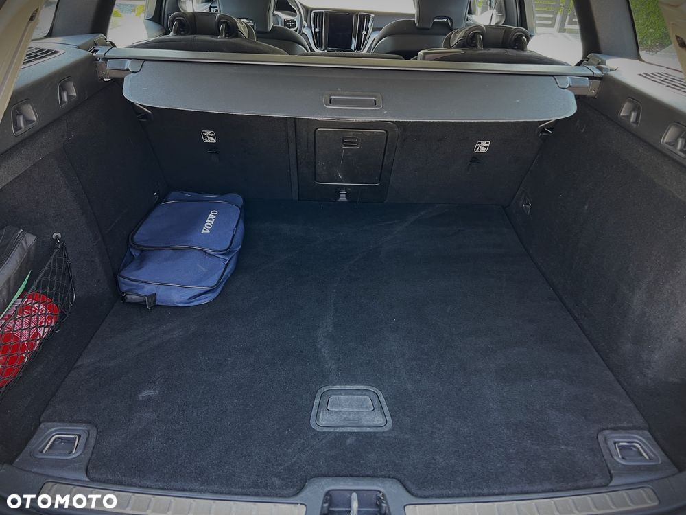 Volvo V60 T4 Momentum Pro - 33