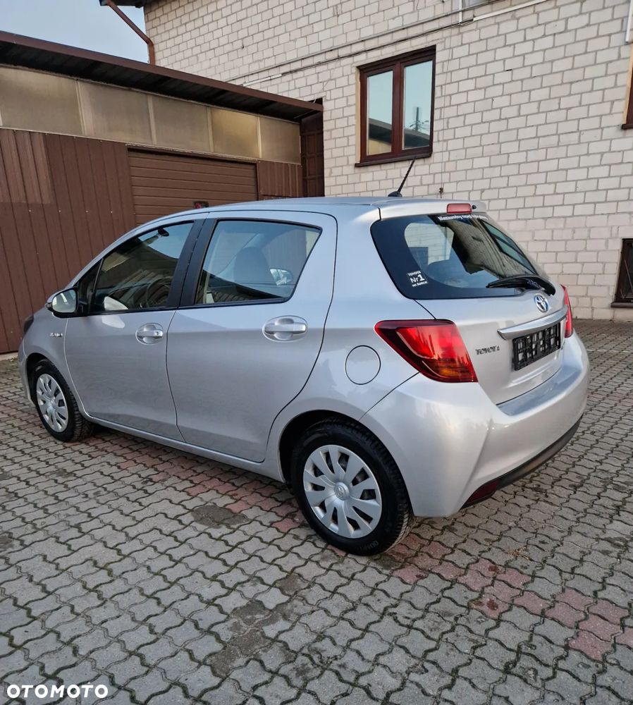 Toyota Yaris Hybrid 100 Active EU6 - 12