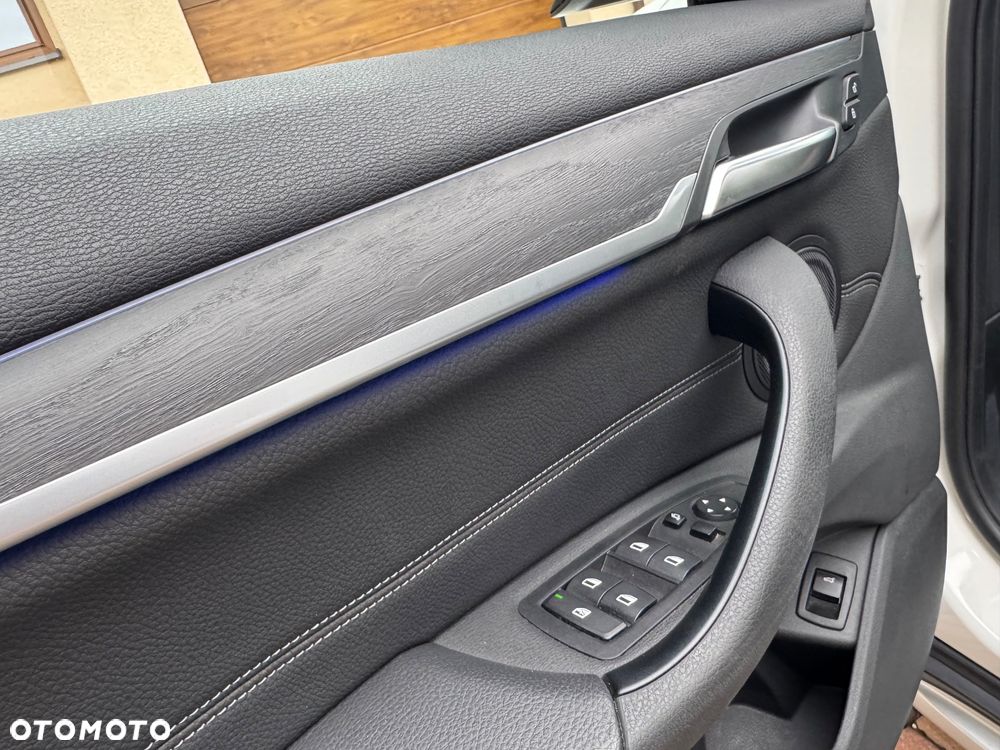 BMW X1 sDrive18d xLine sport - 18