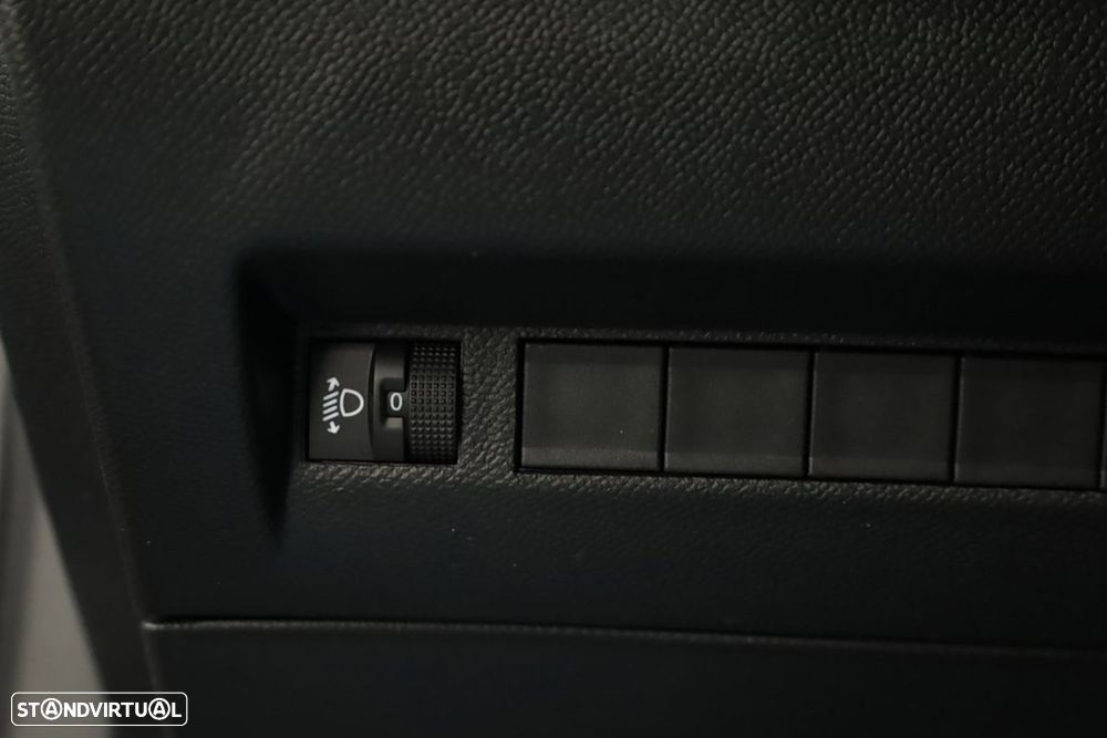 Peugeot e-2008 54 kWh Allure - 20