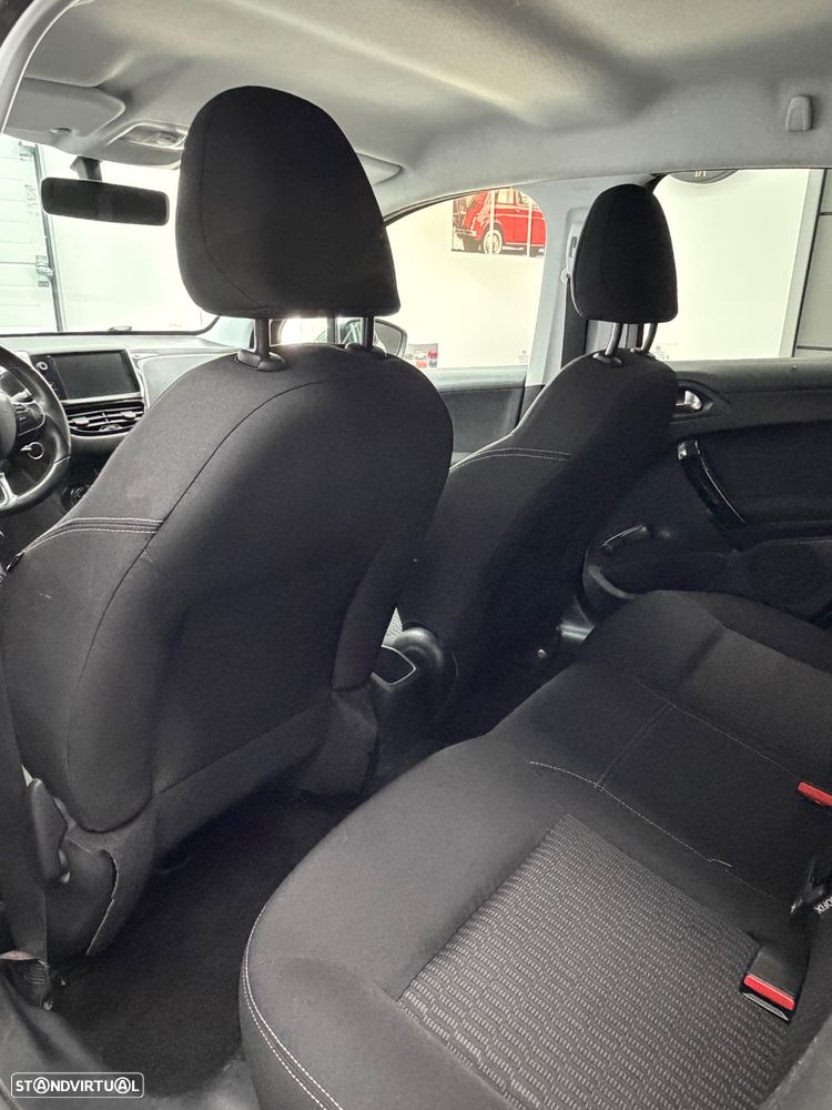 Peugeot 208 1.2 PureTech Active - 8