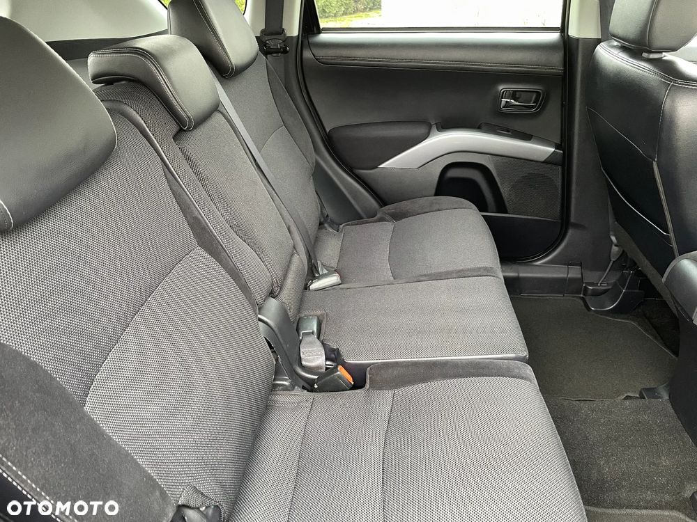 Mitsubishi Outlander - 8