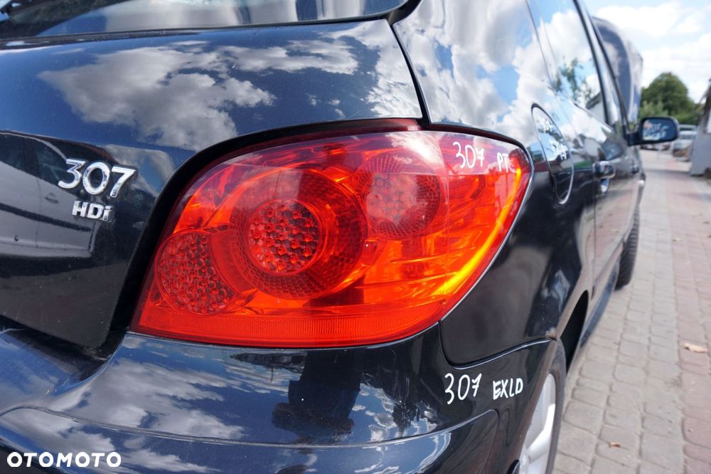 LAMPA TYLNA PRAWA 307 LIFT 5D HB  PEUGEOT 2005-2007 - 1