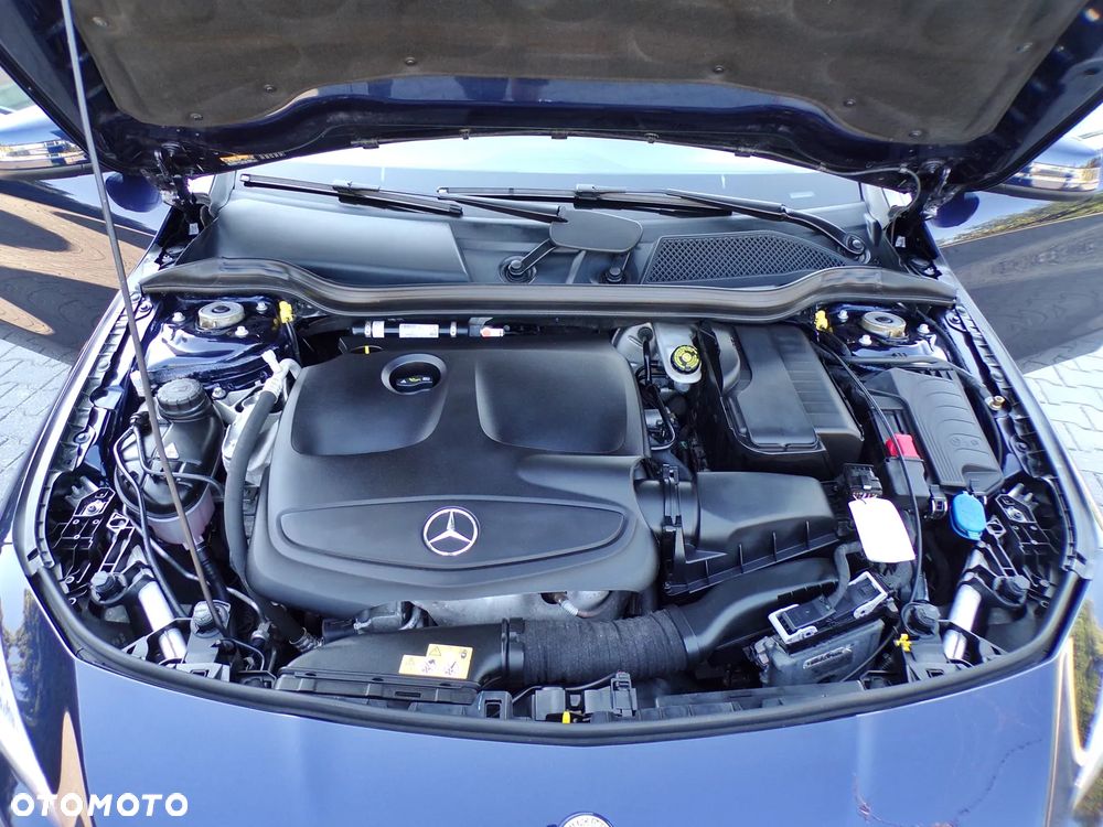 Mercedes-Benz CLA 250 4-Matic AMG Line - 17