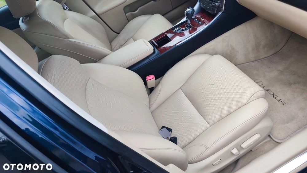Lexus IS 250 Prestige - 17
