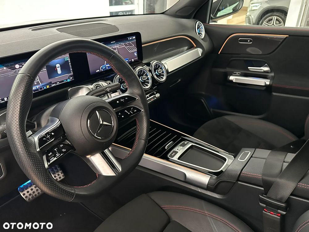 Mercedes-Benz GLB 200 mHEV AMG Line 7G-DCT - 11