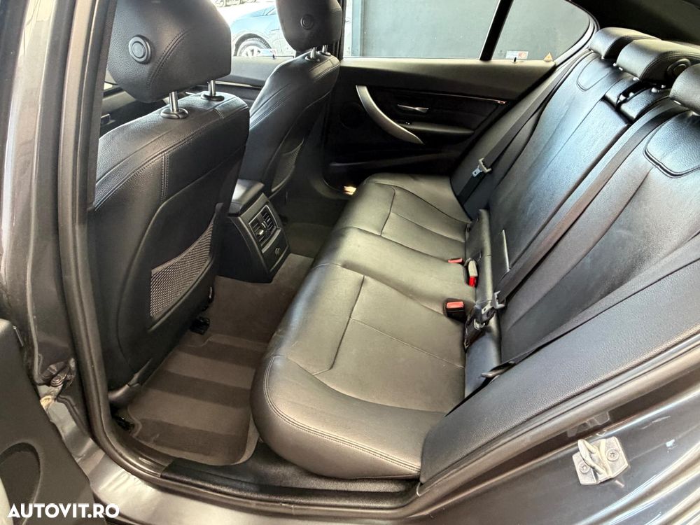 BMW Seria 3 330e iPerformance M Sport - 11