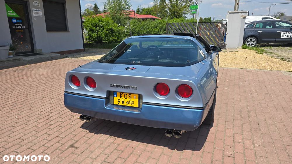 Chevrolet Corvette - 10