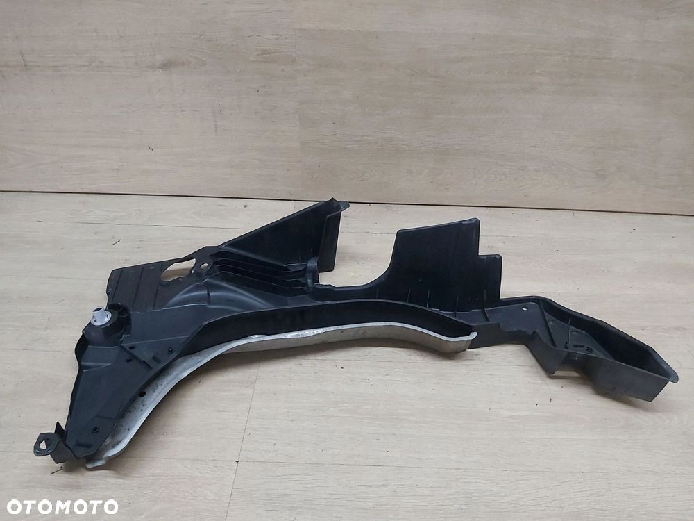 TOYOTA Corolla E21 płyta dolna osłona podłogi zderzak tył 1,8 hybryda HB - 2