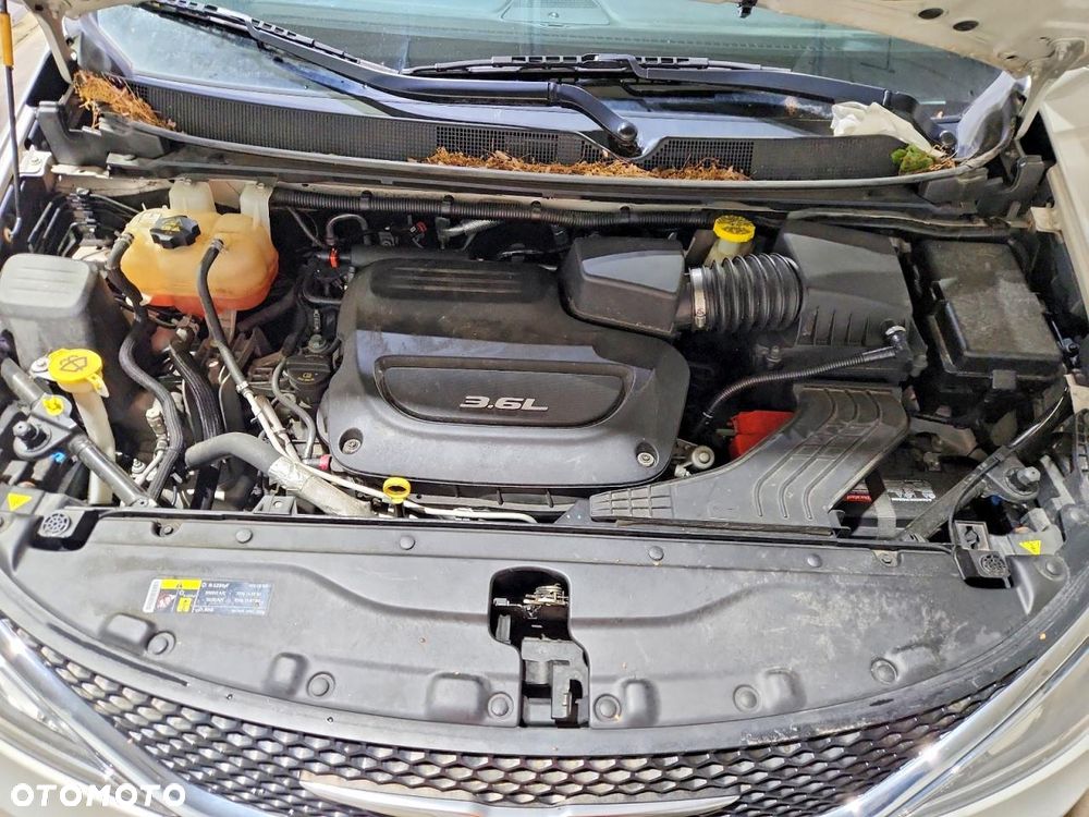 Chrysler Pacifica - 12