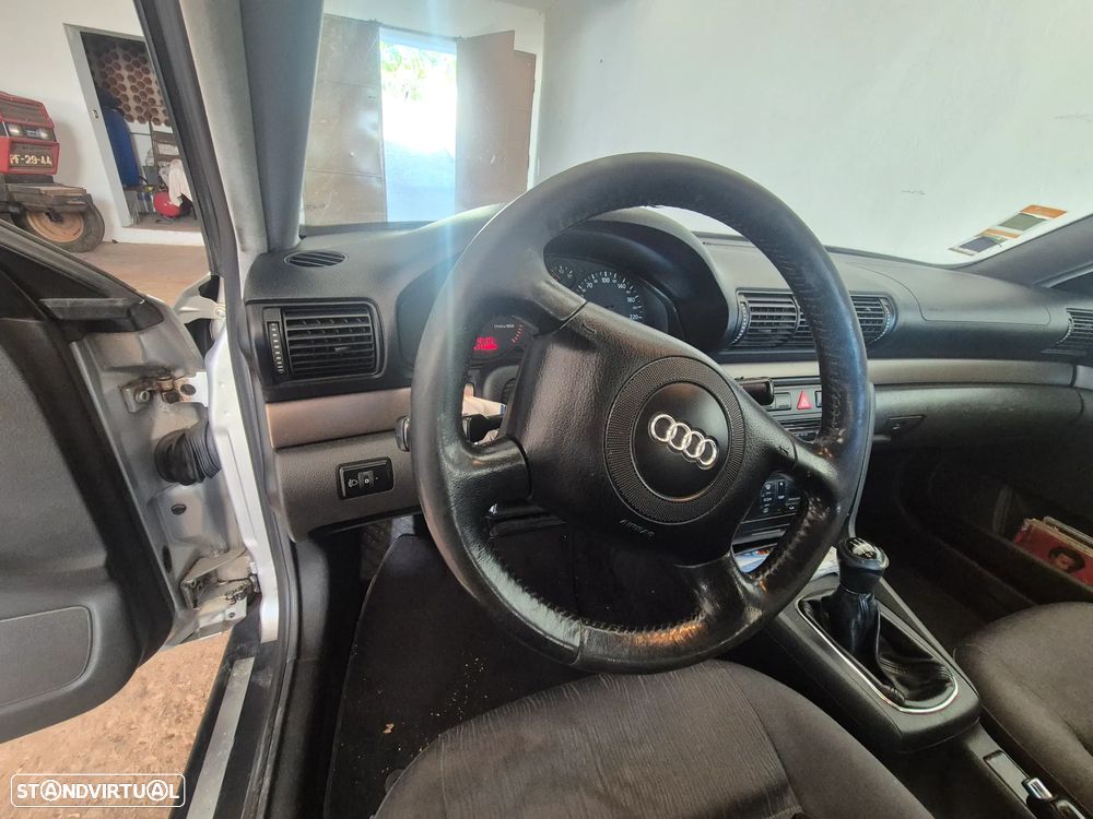 Audi A4 1.9 TDI Attraction - 10