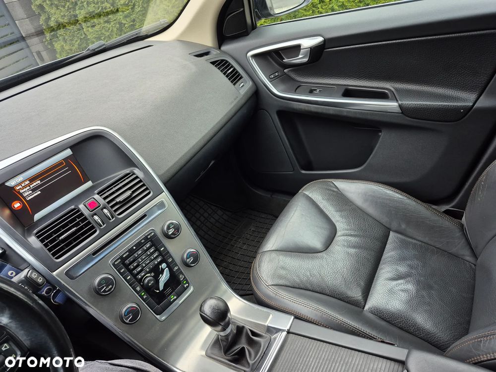 Volvo XC 60 D3 AWD Momentum - 32