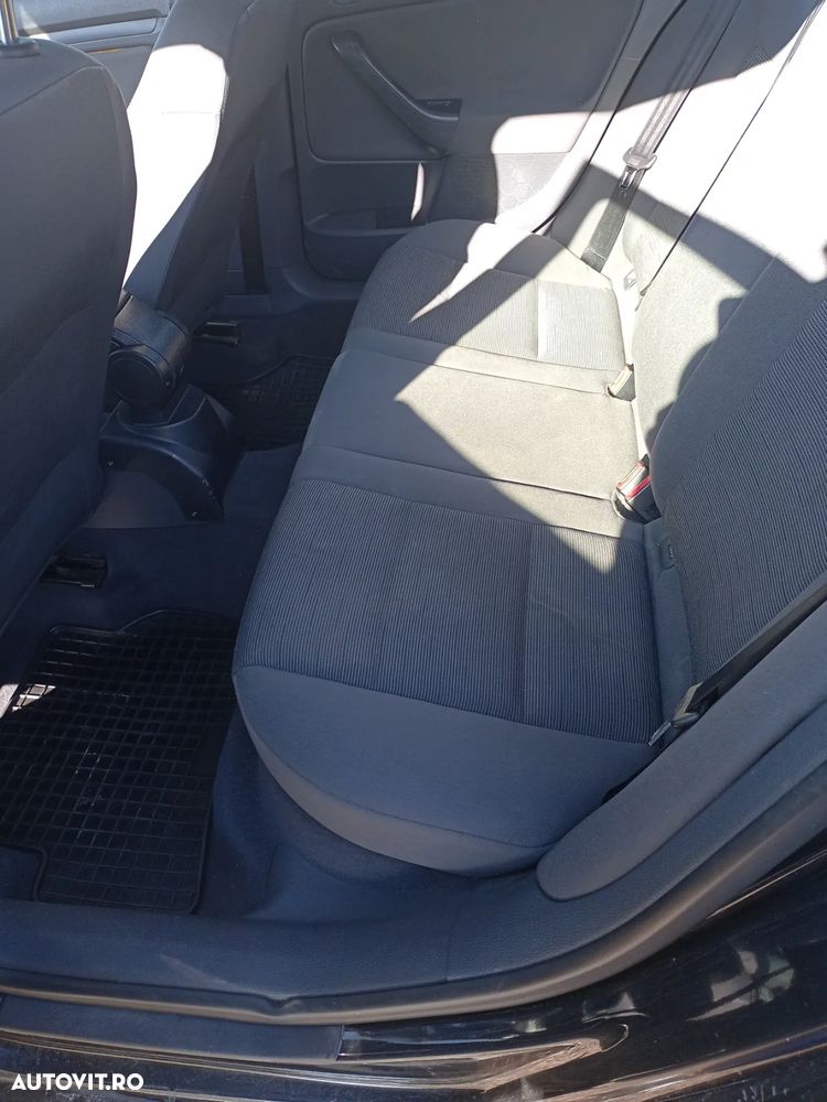 Volkswagen Golf 1.4 FSI Comfortline - 7