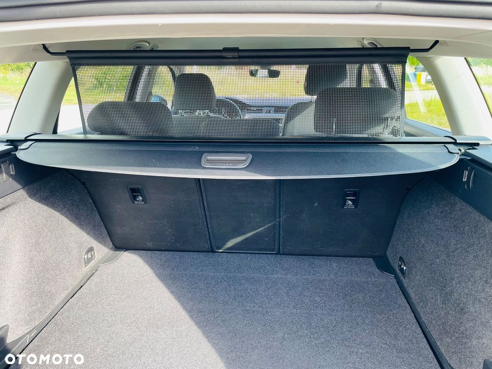 Volkswagen Passat Variant 2.0 TDI SCR DSG Elegance - 32