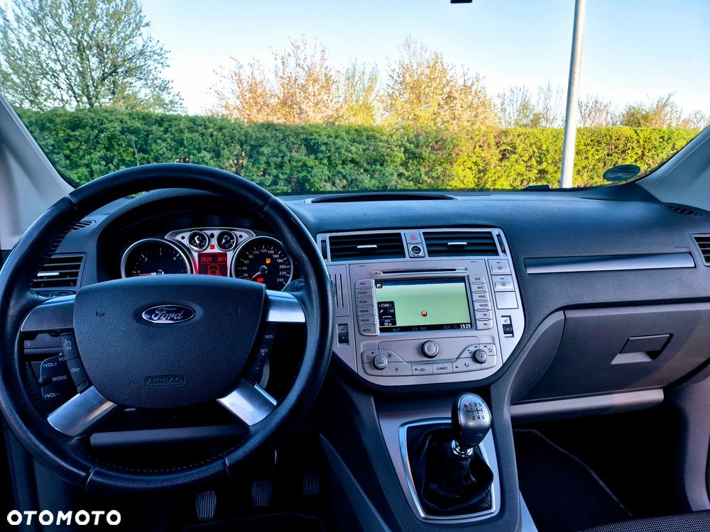 Ford Kuga 2012 photo 2