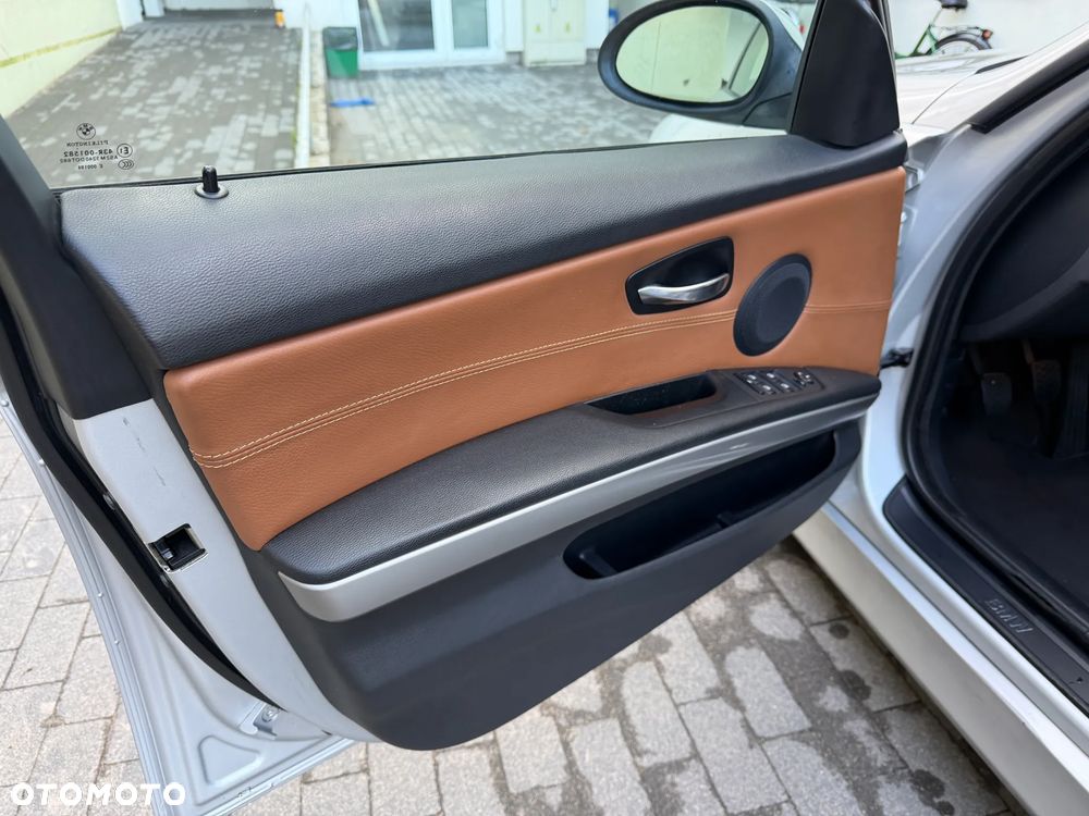 BMW Seria 3 320d - 14